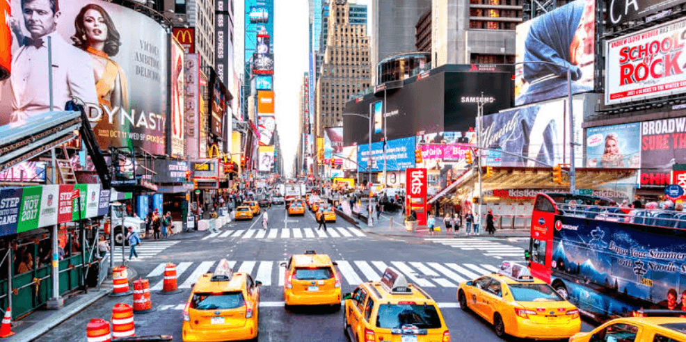 Digital Out-of-Home Advertising: Strategy, Tips, and Examples