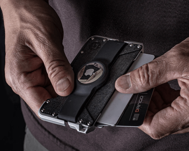 The Ultimate Guide to Minimalist Leather Wallets with Built-In AirTag Tracking